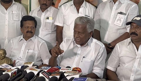 “திமுகவில் சீனியர்களை ரஜினியை வைத்து அவமதிக்கிறார் ஸ்டாலின்” - கே.பி.முனுசாமி