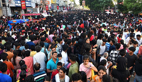 ‘ஹேப்பி ஸ்ட்ரீட்’ நிகழ்ச்சிக்கு தடை விதிக்க வேண்டும்: கட்டுப்பாடுகள் இன்றி நடத்தப்படுவதாக பாஜக குற்றச்சாட்டு