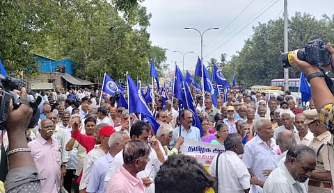 ஒவ்வொரு தொழிலாளிக்கும் ரூ.20 லட்சம் பணப்பலன் பாக்கி: ஓய்வுபெற்ற போக்குவரத்து ஊழியர்கள் மாநிலம் தழுவிய மறியல்