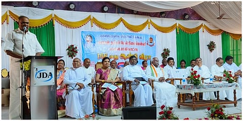 திருநெல்வேலி பாளையங்கோட்டையில் நடந்த பள்ளி ஆண்டு விழாவில் தமிழக சட்டப்பேரவைத் தலைவர் அப்பாவு உரையாற்றினார்.