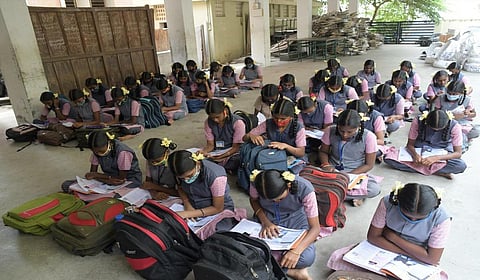 மாணவிகளின் பாதுகாப்பு: பொறுப்பேற்க வேண்டியது யார்?