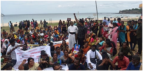 காணாமல் ஆக்கப்பட்டோர் தினத்தையொட்டி  திருகோணமலை கடற்கரையில் போராட்டம் நடைபெற்றது. 
