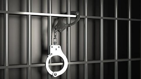 வால்பாறையில் கல்லூரி மாணவிகளுக்கு பாலியல் தொல்லை: தற்காலிக பேராசிரியர்கள் உட்பட 4 பேர் கைது