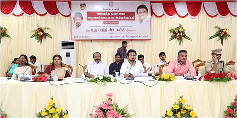 சிவகங்கை மாவட்ட ஆட்சியர் அலுவலகத்தில் நடந்த ஆய்வுக் கூட்டத்தில் அமைச்சர் உதயநிதி ஸ்டாலின் கலந்துகொண்டார்.