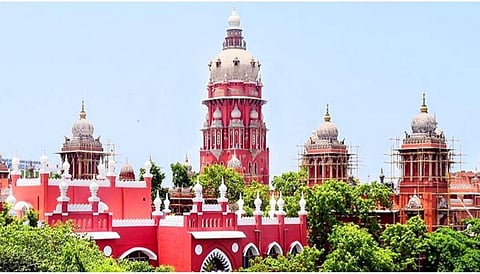 பாலியல் புகார் கொடுக்க சென்ற பெற்றோரை போலீஸார் தாக்கியது குறித்து நீதிமன்றம் தாமாக விசாரணை