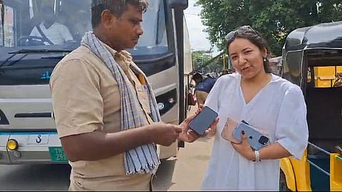 நேபாள சுற்றுலா பயணி தவறவிட்ட ஆப்பிள் செல்போன்; பேருந்தை துரத்திப் பிடித்து ஒப்படைத்த புதுச்சேரி ஆட்டோ ஓட்டுநர்கள்