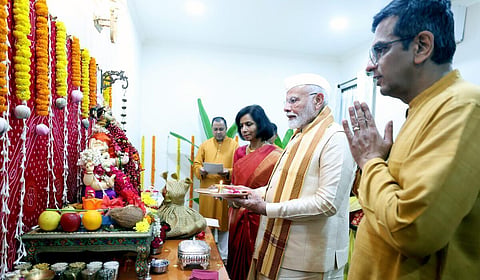 உச்ச நீதிமன்ற தலைமை நீதிபதி இல்ல நிகழ்வில் கலந்து கொண்ட பிரதமர்: எதிர்க்கட்சிகள் கேள்வி