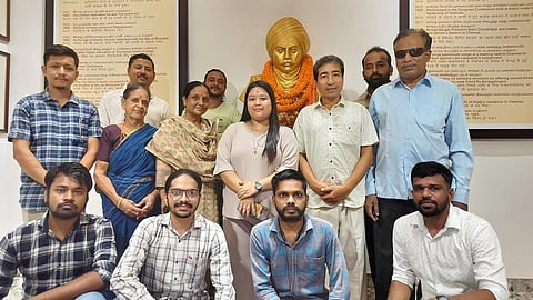 பாரதியார் நினைவு நாள் | பனாரஸ் இந்து பல்கலைக்கழக பேராசிரியர்கள், மாணவர்கள் மரியாதை