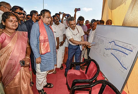 தஞ்சாவூர் - விக்கிரவாண்டி புறவழிச்சாலை பணிகள்: மத்திய அமைச்சர் நிதின் கட்கரி ஆய்வு
