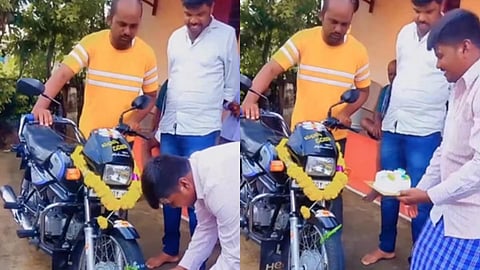 இருசக்கர வாகனத்தின் பிறந்த நாளை கேக் வெட்டி கொண்டாடிய நபர்: சமூக வலைதளங்களில் வீடியோ வைரல்