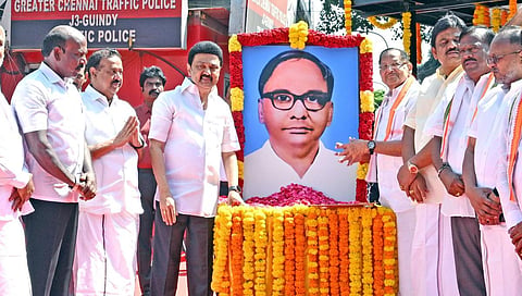 107-வது பிறந்த நாளை முன்னிட்டு ராமசாமி படையாட்சியாருக்கு தலைவர்கள் மரியாதை