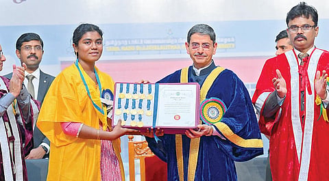 மீன்வள பல்கலை. பட்டமளிப்பு விழா: ஆளுநர் ஆர்.என்.ரவி பட்டங்களை வழங்கினார்