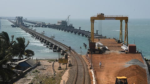 புதிய பாம்பன் ரயில் பாலத்தை முற்றுகையிட மீனவர்கள் முடிவு