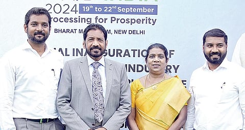 திருவள்ளூர் மாவட்டம் பனப்பாக்கம் கிராமத்தில் ஆச்சி உணவுக் குழுமத்தின் உணவு பதப்படுத்தும் ஆலையை பிரதமர் மோடி காணொலி வாயிலாக தொடங்கிவைத்தார். ஆச்சி உணவுக் குழுமத் தலைவர் ஏ.டி.பத்மசிங் ஐசக் உள்ளிட்டோர் நிகழ்ச்சியில் பங்கேற்றனர்.