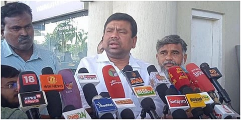மதுரை விமான நிலையத்தில்  ராமநாதபுரம் தொகுதி எம்பி நவாஸ் கனி செய்தியாளர்களை சந்தித்தார்.