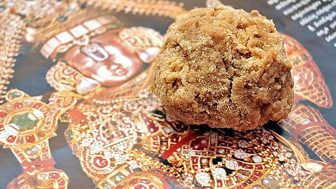 300 ஆண்டுகளுக்கும் மேலாக லட்டு பிரசாதம் விநியோகம்: திருப்பதி தேவஸ்தானத்துக்கு ஆண்டுக்கு ரூ.500 கோடி லாபம்