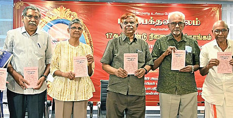 பி.வி.பக்தவச்சலம் 17-ம் ஆண்டு நினைவு கருத்தரங்கம் சென்னையில் நேற்று நடைபெற்றது. இதில் ‘சட்டங்களை அறிவோம், வன்முறைகளை களைவோம்’ என்ற நூலை தமிழ்நாடு முற்போக்கு எழுத்தாளர் கலைஞர்கள் சங்கத்தின் துணைத் தலைவர் மயிலை பாலு வெளியிட, டாக்டர் கோபிகர் அறக்கட்டளை தலைவர் எஸ்.ஜெகதா பெற்றுக் கொண்டார். உடன் , சென்னை உயர் நீதிமன்ற முன்னாள் நீதிபதி சந்துரு, நூல் ஆசிரியர் வழக்கறிஞர் பி.எஸ்.அஜிதா, மருத்துவர்கள் ஆர்.சாந்தி, ரெக்ஸ் சற்குணம், கல்வியாளர் பொன் தனசேகரன். | படம்: எஸ்.சத்தியசீலன் |
