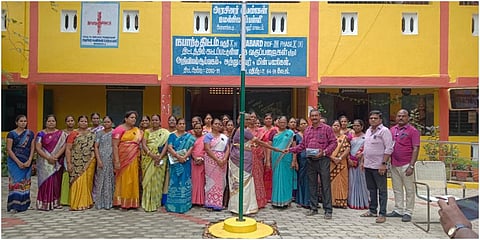 வேலூரில் ரீல்ஸ் விவகாரத்தில் அரசுப் பள்ளி  ஆசிரியை சஸ்பெண்ட் செய்யப்பட்டதைக் கண்டித்து கருப்பு பேட்ஜ் அணிந்து  ஆசிரியர்கள் பணியில் ஈடுபட்டுள்ளனர்.
