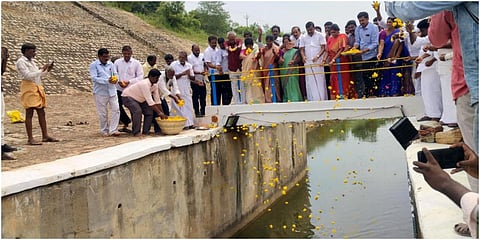 சென்னை குடிநீருக்காக ஆந்திர மாநிலம் கண்டலேறு அணையிலிருந்து திறக்கப்பட்ட கிருஷ்ணா நீர்  தமிழக  எல்லைக்கு வந்தடைந்தது