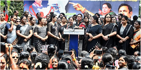 சென்னையில் அதிமுக மகளிரணி மற்றும் இளம் பெண்கள் பாசறை சார்பில் நடந்த கண்டன ஆர்ப்பாட்டத்தில் அக்கட்சியின் மகளிரணி செயலாளர் பா.வளர்மதி உரையாற்றினார்