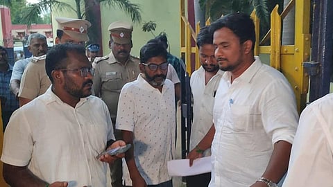 சிறையில் இருந்து விடுதலையான சவுக்கு சங்கர்