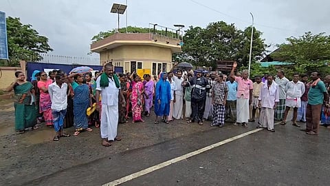 நாகை: இழப்பீட்டு தொகை கோரி சிபிசிஎல் நிறுவனத்தை முற்றுகையிட்டு போராட்டம்