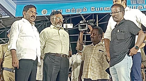 உளுந்தூர்பேட்டையில் நாளை நடைபெறவுள்ள மது மற்றும் போதைப் பொருள் ஒழிப்பு மகளிர் மாநாட்டு ஏற்பாடுகளை பார்வையிடும் விசிக தலைவர் திருமாவளவன்.