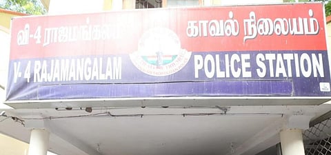 சென்னை கொளத்தூரில் விலை உயர்ந்த கிளிகள் திருட்டு: 3 பேர் கைது
