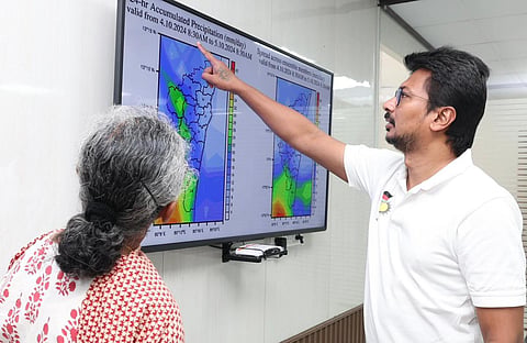 பருவமழை எச்சரிக்கையை மக்களுக்கு உரிய நேரத்தில் வழங்க அதிகாரிகளுக்கு துணை முதல்வர் உதயநிதி அறிவுறுத்தல்