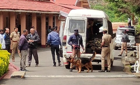 குன்னூரில் தனியார் பள்ளிக்கு இ-மெயில் மூலம் வெடிகுண்டு மிரட்டல்