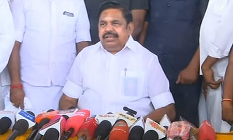 சேலத்தில் அதிமுக பொதுச் செயலாளர் எடப்பாடி பழனிசாமி செய்தியாளர்களைச் சந்தித்தார்.