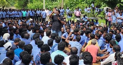 சாம்சங் தொழிலாளர்கள் மத்தியில் பேசிய சீமான்