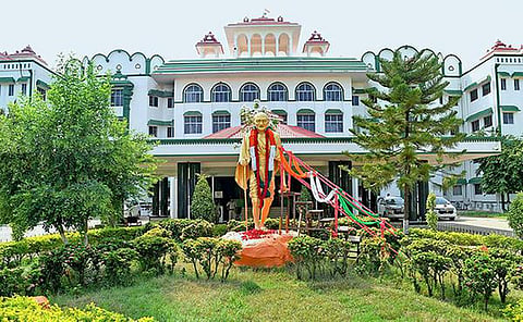 சட்டக் கல்லூரி மாணவருக்கு தமிழ் வழி கல்வி சான்றிதழ்: உயர் நீதிமன்றம்  உத்தரவு.