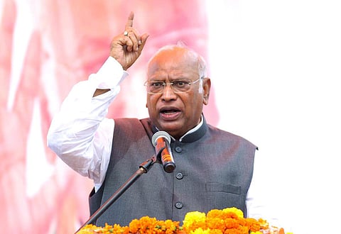 “பாஜக ஒரு பயங்கரவாத கட்சி” - மோடியின் ‘நகர்ப்புற நக்சல்’ கருத்துக்கு கார்கே பதிலடி