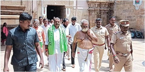 திருச்சி ஸ்ரீரங்கம் ரங்கநாதர் கோயிலில் மத்திய இணை அமைச்சர் எல். முருகன் சாமி தரிசனம் செய்தார். 