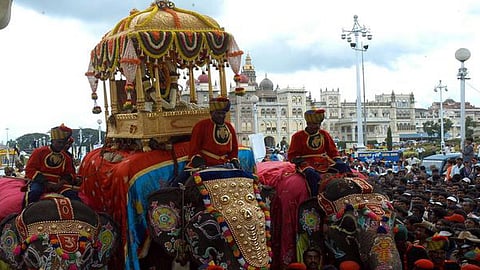 மைசூருவில் தசரா திருவிழா கோலாகலம்: ஜம்பு சவாரி ஊர்வலத்தில் லட்சக்கணக்கானோர் பங்கேற்பு