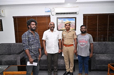 மதுரை | வெள்ளத்தில் காருடன் சிக்கியவர்களை மீட்ட காவலர், இளைஞர்கள்: கூடுதல் டிஜிபி டேவிட்சன் பாராட்டு