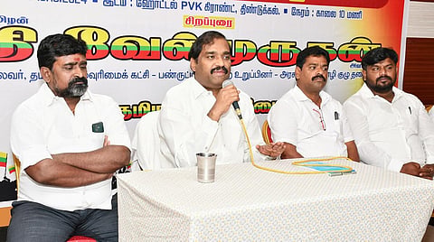 செய்தியாளர்களுக்கு பேட்டியளித்த தமிழக வாழ்வுரிமைக்கட்சி மாநில தலைவர் வேல்முருகன் எம்.எல்.ஏ., படம்: நா.தங்கரத்தினம்.