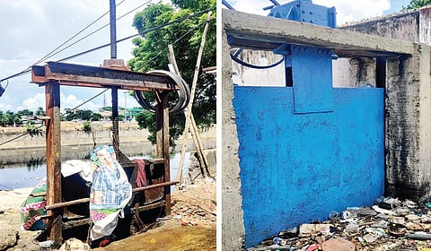 புளியந்தோப்பு, ஓட்டேரி நல்லா கால்வாயில் அமைக்கப்பட்ட கதவு மீது பயனற்ற டிஜிட்டல் பேனர், துணிகள், டயர்கள் போட்டு வ க்கப்பட்டுள்ளன .
(அடுத்த படம்) வியாசர்பாடி, கேப்டன் காட்டன் கால்வாயில் அமைக்கப்பட்ட கதவை சுற்றி தேங்கி கிடக்கும் குப்பை கழிவுகள்.