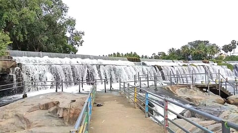 பவானி ஆற்றில் வெள்ளப் பெருக்கு அபாயம்: கொடிவேரி அணையில் குளிக்க தடை 