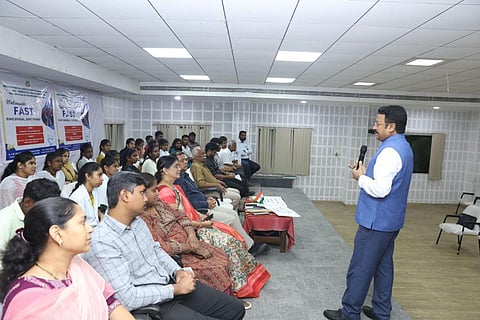 மருத்துவர்கள் பாதுகாப்பு உள்ளிட்ட கோரிக்கைகளை வலியுறுத்தி நாடுமுழுவதும் இளம் மருத்துவர்கள் உண்ணாவிரத போராட்டத்தில் ஈடுபட்டனர்.