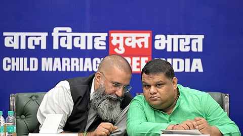 தேசிய குழந்தைகள் உரிமைகள் பாதுகாப்பு ஆணையத்தின் (NCPCR) தலைவர் பிரியங்க் கனூங்கோ (வலது)