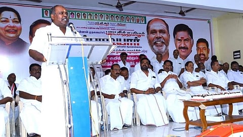அதிமுக சார்பில் நடைபெற்ற செயல் வீரர்கள் கூட்டத்தில் பேசிய முன்னாள் அமைச்சர் ஆர்.பி.உதயகுமார்.