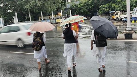 கனமழை எதிரொலி: புதுச்சேரியில் இன்று பள்ளி, கல்லூரிகளுக்கு விடுமுறை