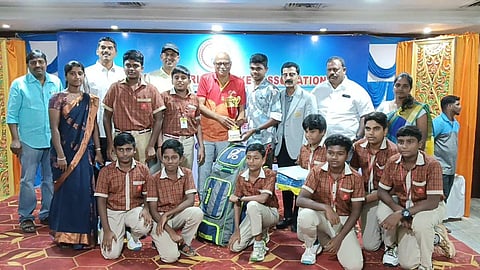 திருவாரூர் மாவட்ட கிரிக்கெட், அசோசியேஷன் சார்பில் 27 வது பரிசளிப்பு விழா விழாவில் சிஎஸ்கே சிஇஓ விஸ்வநாதன் கலந்து கொண்டு பரிசுகளை வழங்கினார்.