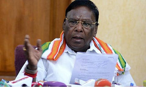 புதுச்சேரி | ரூ.106 கோடி சொத்து சேர்த்த கம்ப்யூட்டர் ஆபரேட்டர் - அரசு நடவடிக்கை எடுக்காதது ஏன் என நாராயணசாமி கேள்வி