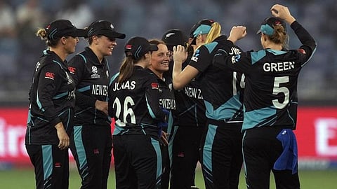 மகளிர் டி20 WC: தென் ஆப்பிரிக்காவை வீழ்த்தி சாம்பியன் பட்டம் வென்றது நியூஸிலாந்து!
