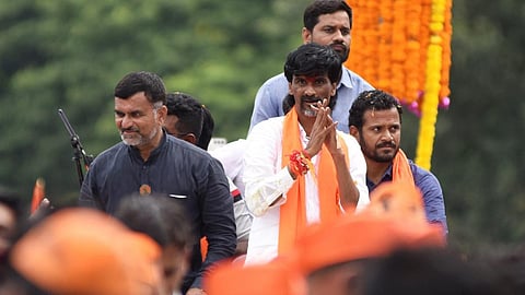 மகாராஷ்டிரா தேர்தலில் களமிறங்குகிறார் மராட்டியர் இடஒதுக்கீடு போராளி மனோஜ்: மஹாயுதி, எம்விஏ கூட்டணிகளுக்கு சிக்கல்