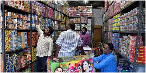 சென்னை தீவுத்திடலில் பட்டாசுக் கடைகள் அமைக்க கூட்டுறவு சங்கம் மூலம் டெண்டர் விட ஐகோர்ட் அனுமதி  