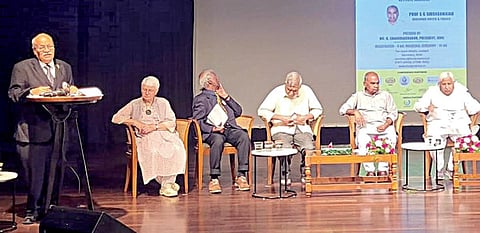 பெங்களூருவில் நேற்று இந்திய உயிர் சக்தி வேளாண் 2 நாள் மாநாடு தொடங்கியது. இதன் தொடக்க நிகழ்வில் அந்த அமைப்பின் தலைவர் கே.சந்திரசேகரன் உரையாற்றினார்.